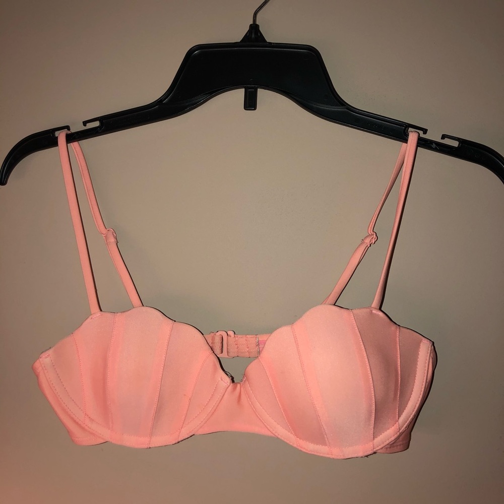 Shell shaped bikini top